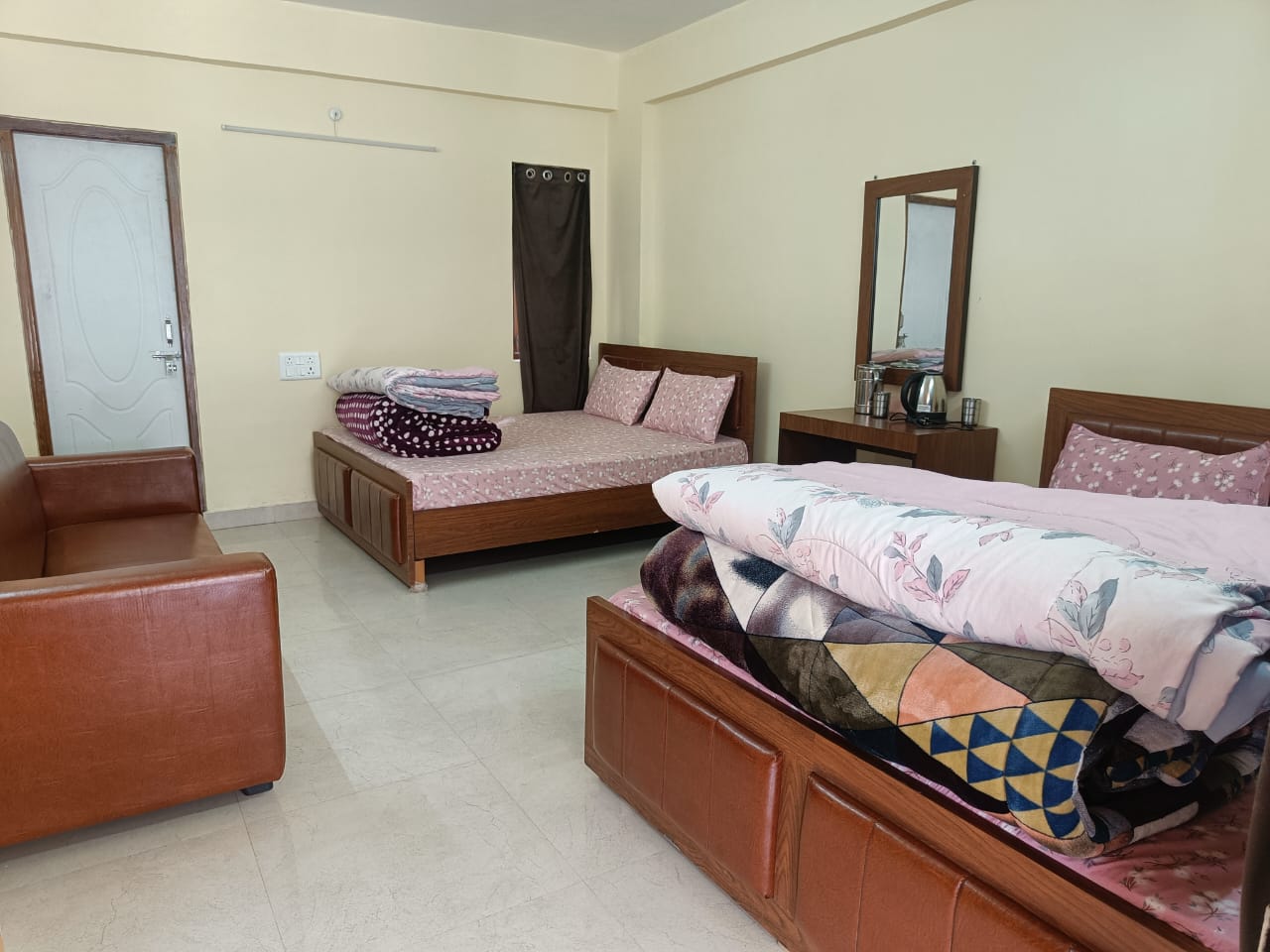 Luxury Room in Kedarnath near Kedarnath Temple